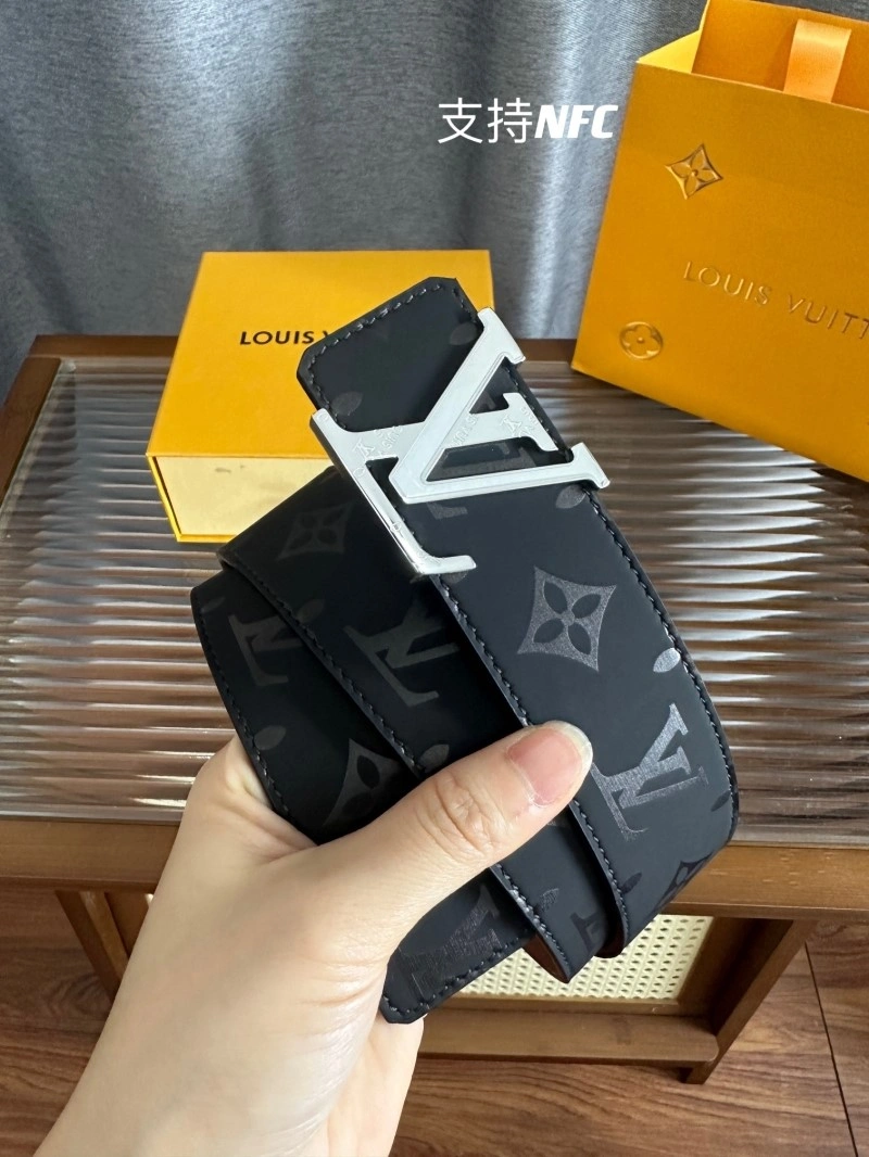 Louis Vuitton Belts Fashionable 301110