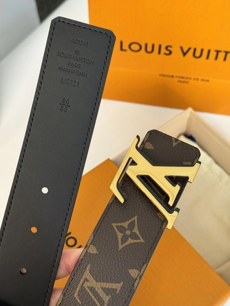 Packable Louis Vuitton Belts 300889