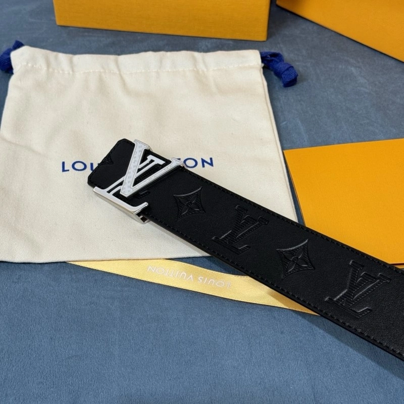Lightweight Louis Vuitton Belts 300845