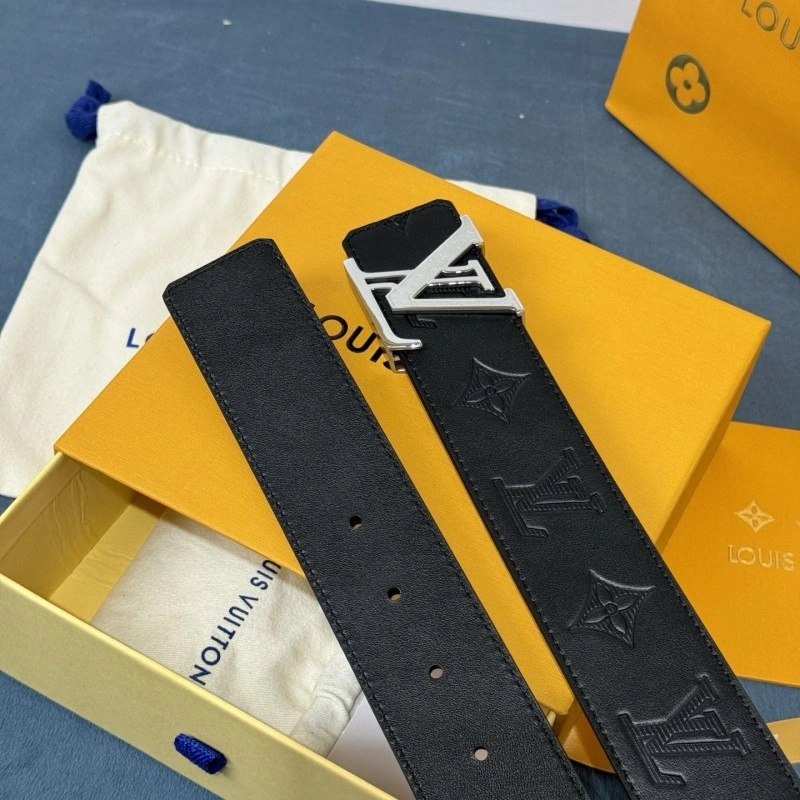 Lightweight Louis Vuitton Belts 300845
