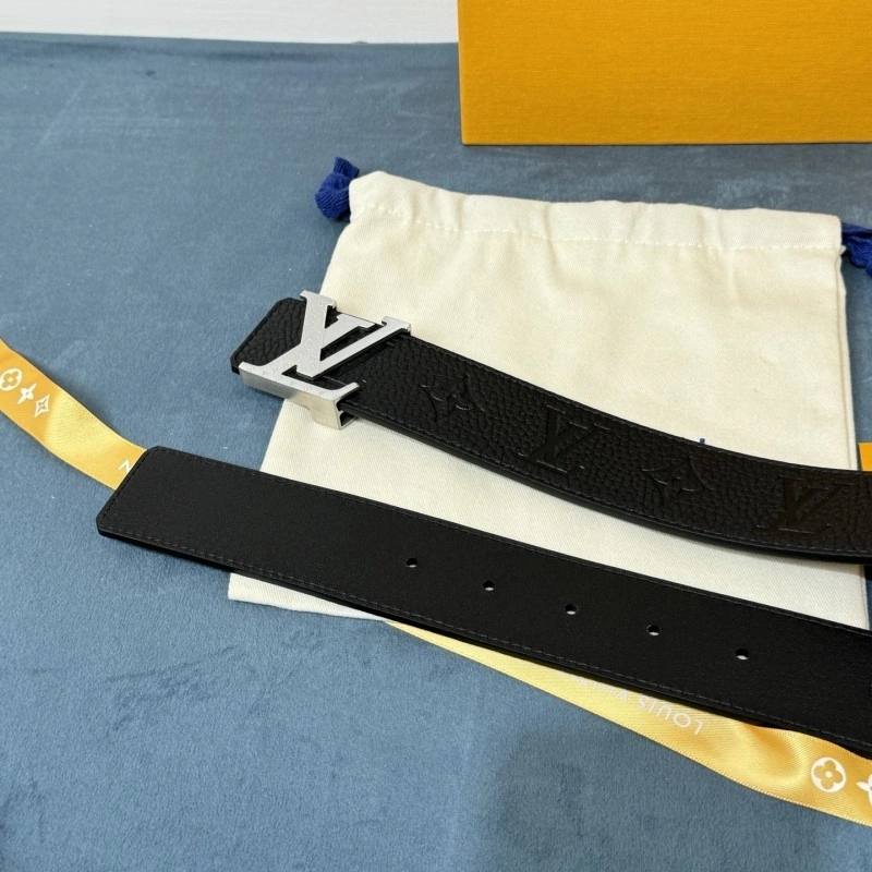 Snug Louis Vuitton Belts 300837