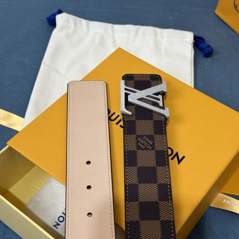 Lightweight Louis Vuitton Belts 300856