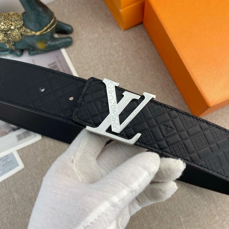 Versatile Louis Vuitton Belts 300805
