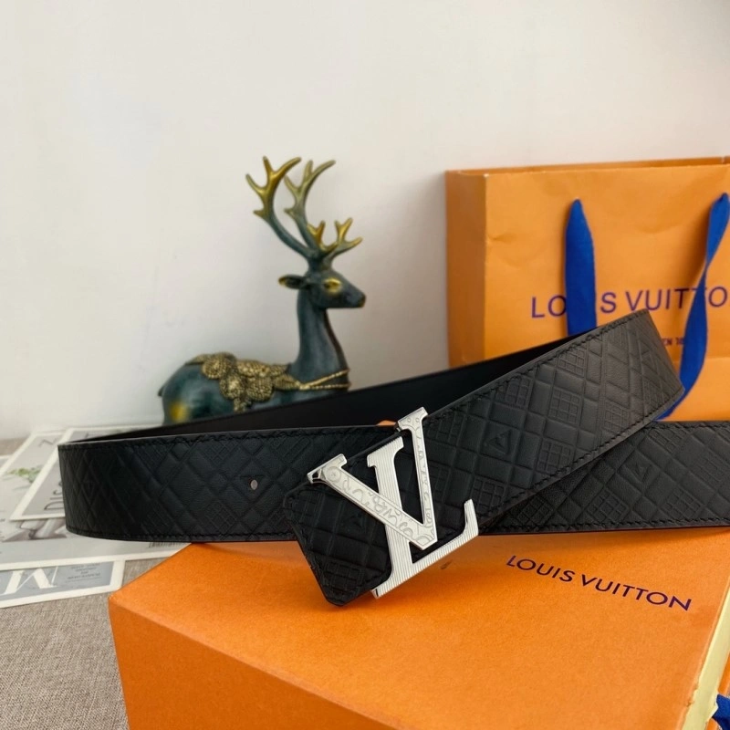 Versatile Louis Vuitton Belts 300805