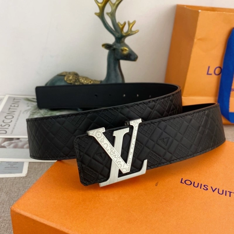 Versatile Louis Vuitton Belts 300805