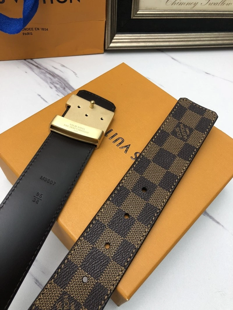 Minimalist Louis Vuitton Belts 300717