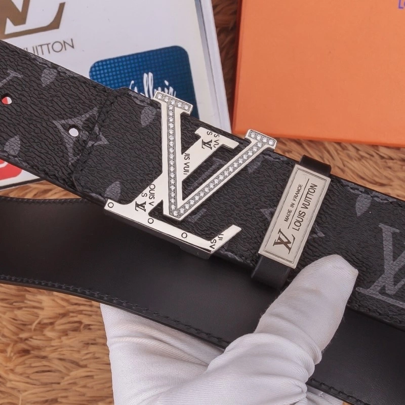 Lightweight Louis Vuitton Belts 300588