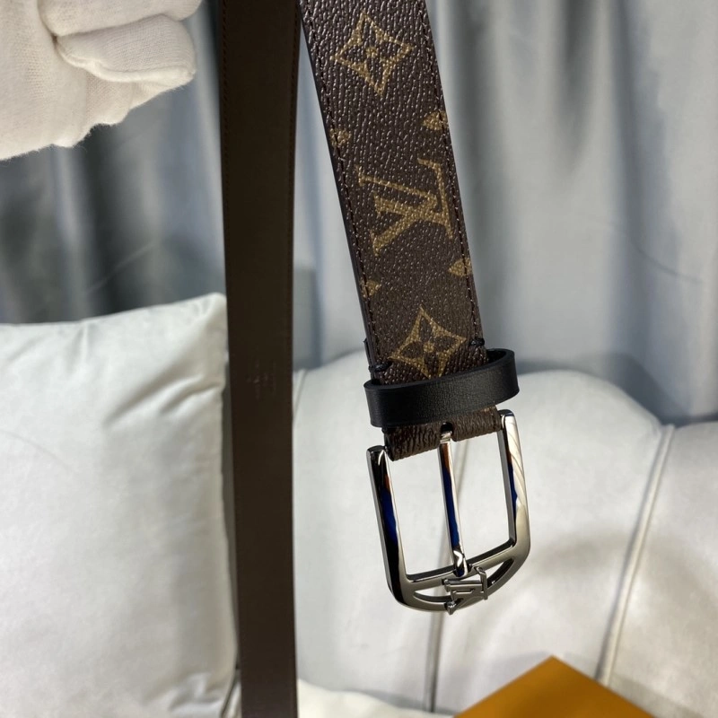 Lightweight Louis Vuitton Belts 300307