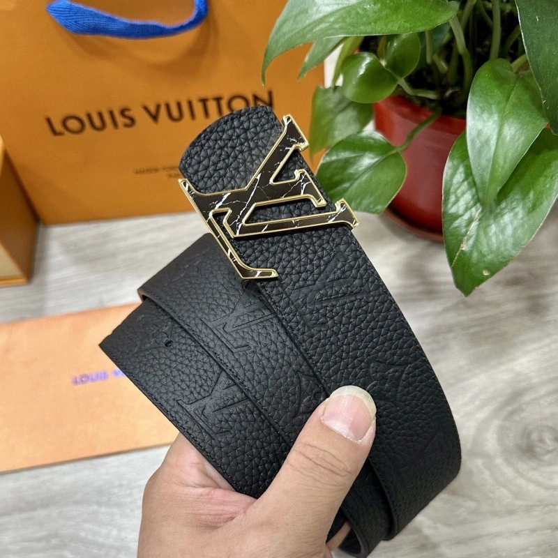 Versatile Louis Vuitton Belts 300240