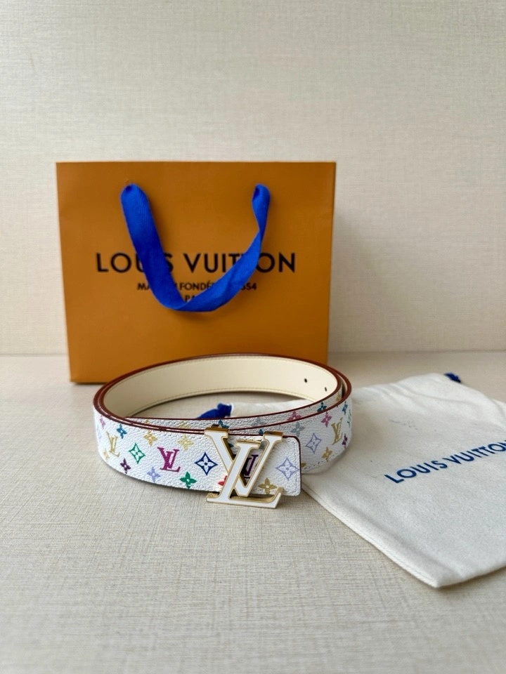 Effortless Louis Vuitton Belts 300130
