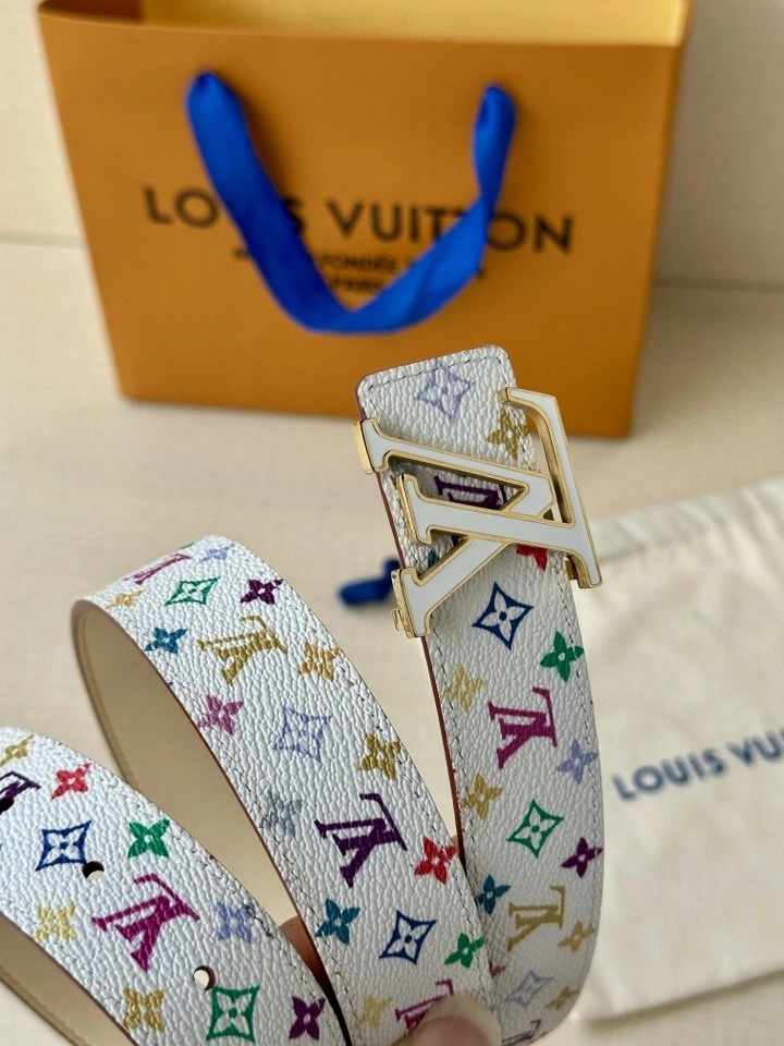 Effortless Louis Vuitton Belts 300130