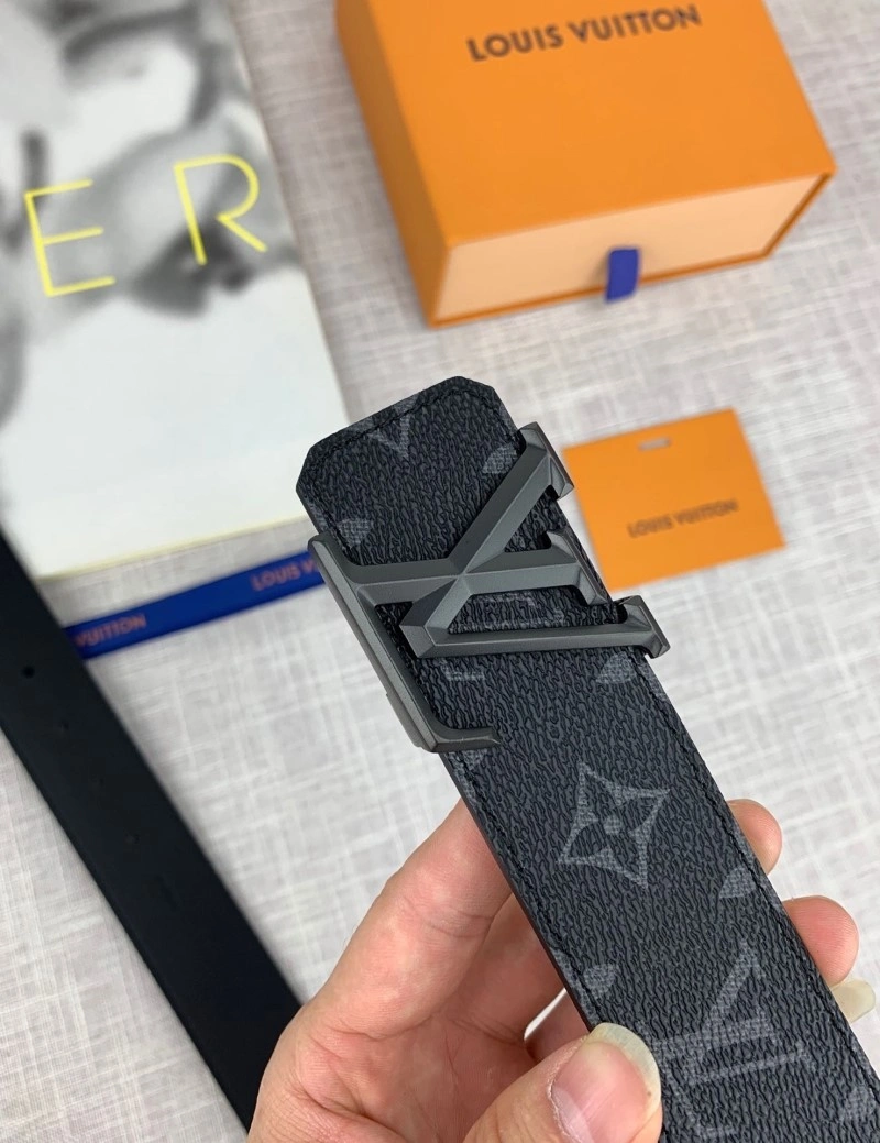 Versatile Louis Vuitton Belts 299884