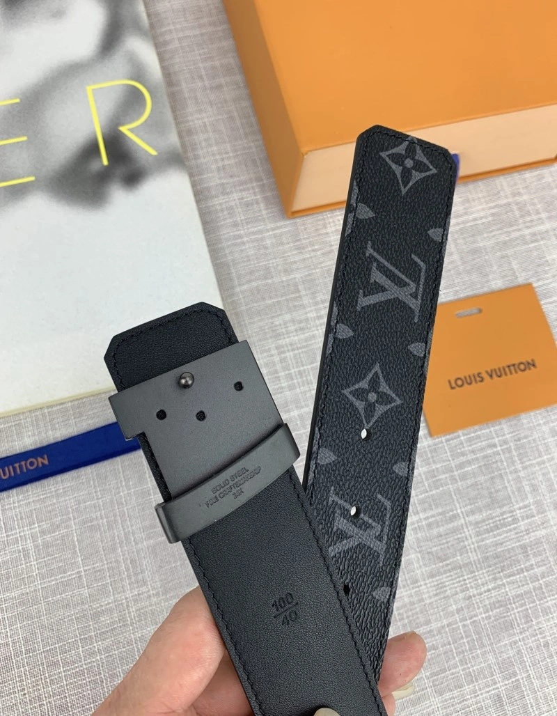 Versatile Louis Vuitton Belts 299884