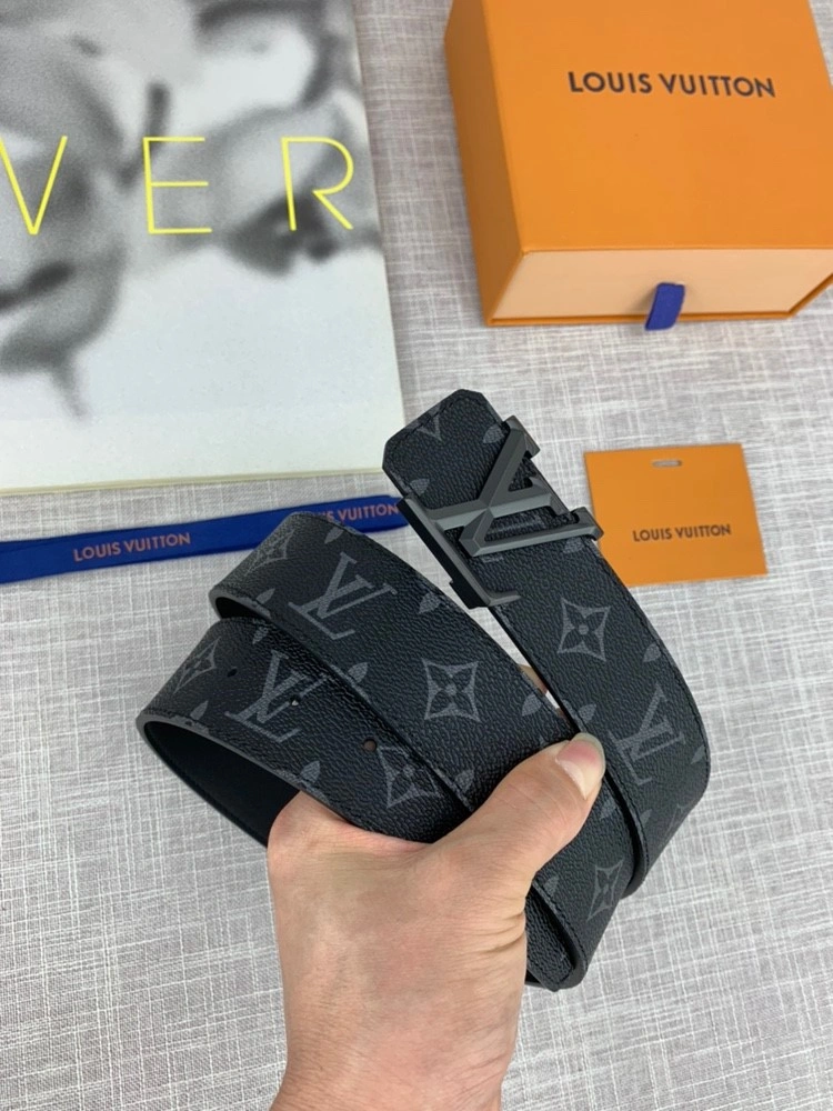 Versatile Louis Vuitton Belts 299884