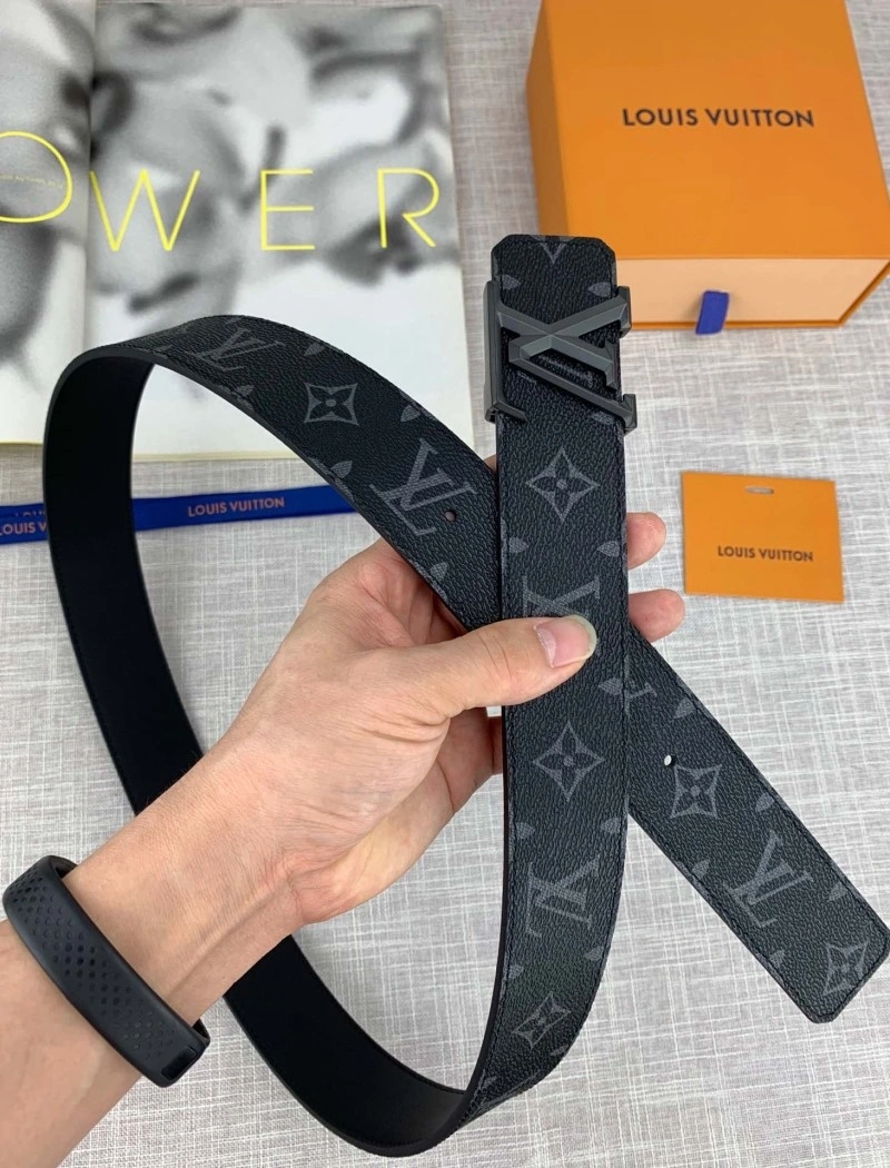 Versatile Louis Vuitton Belts 299884