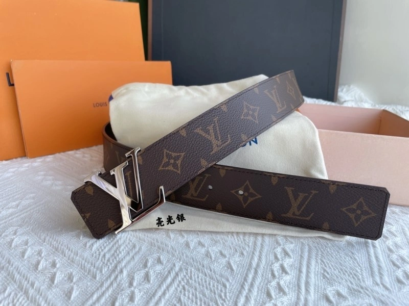 Louis Vuitton Belts ZipUp 299786