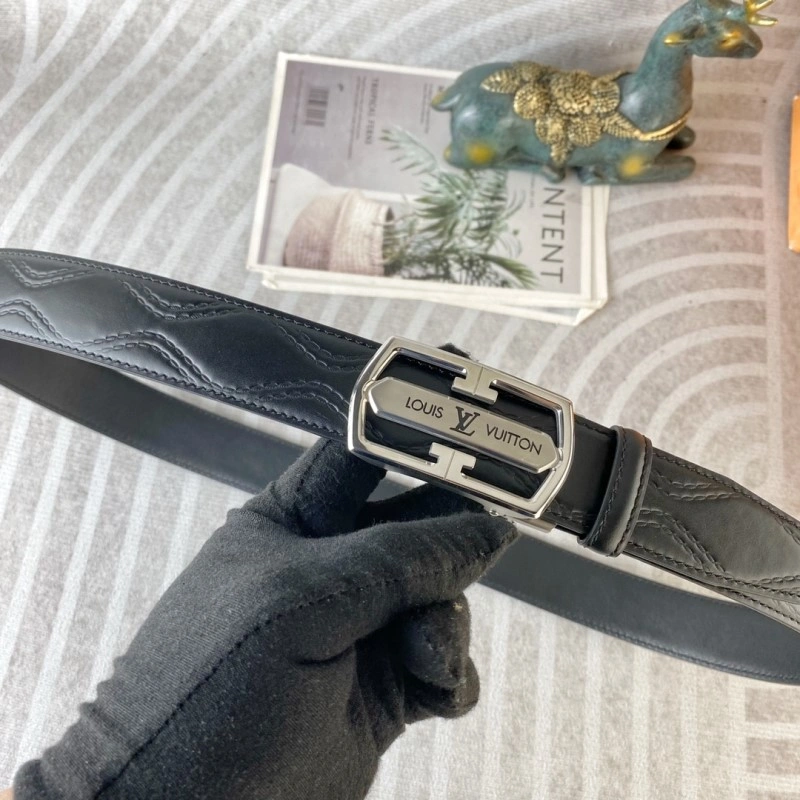 Effortless Louis Vuitton Belts 299625