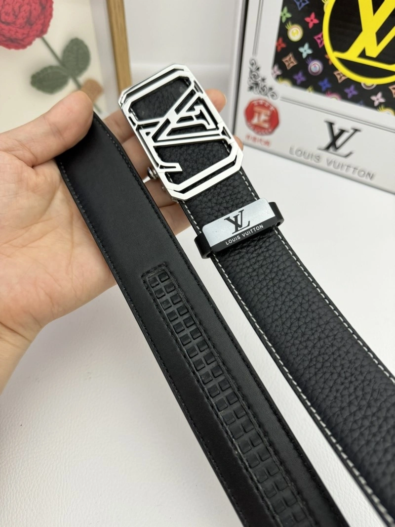 Minimalist Louis Vuitton Belts 298604