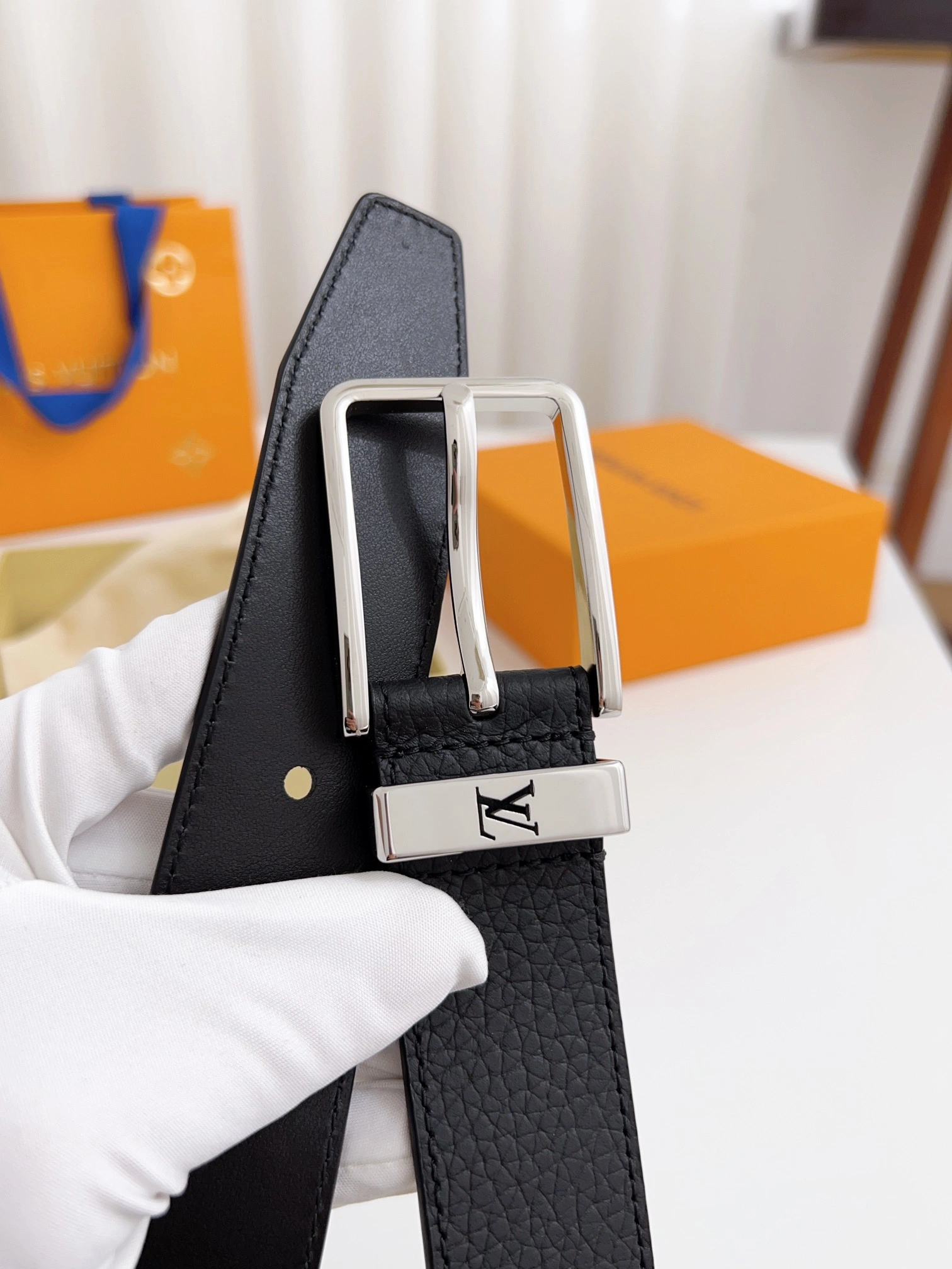 Louis Vuitton Belts Durable 298142