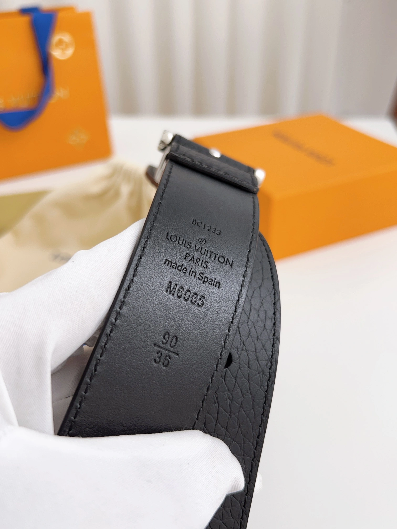 Louis Vuitton Belts Durable 298142