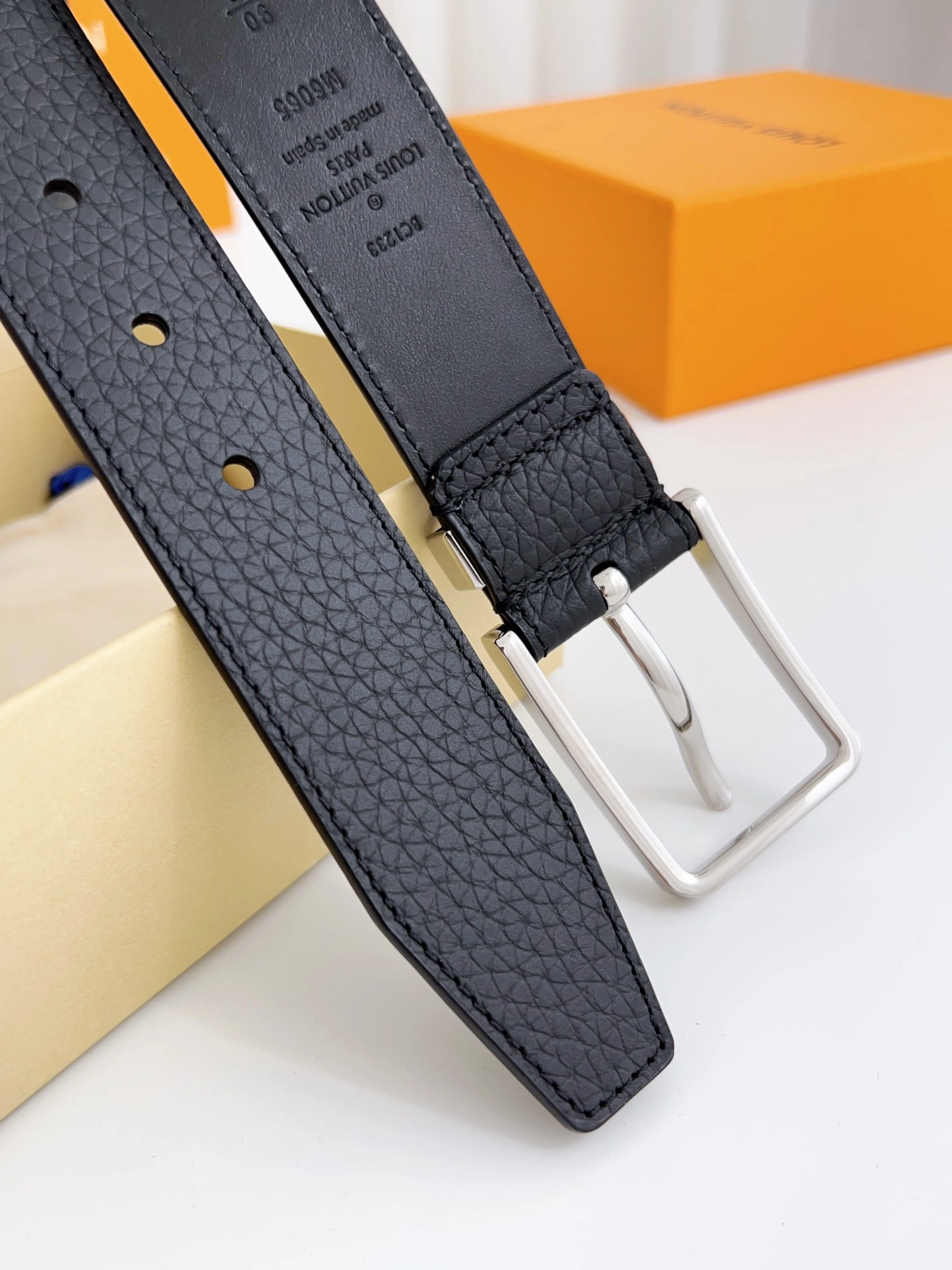 Louis Vuitton Belts Durable 298142