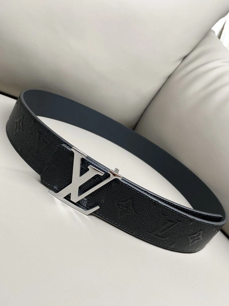 Minimalist Louis Vuitton Belts 301904