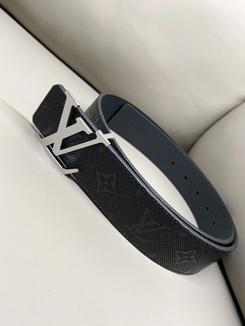 Minimalist Louis Vuitton Belts 301904