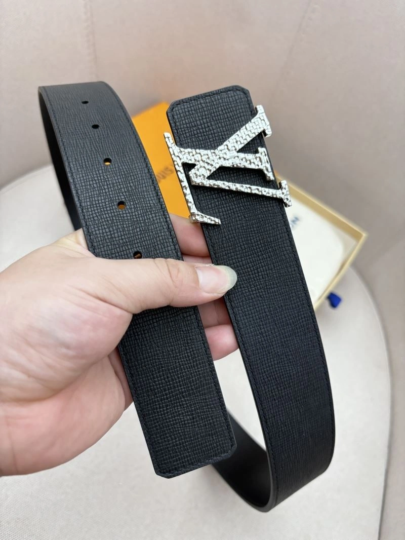 Stretchable Louis Vuitton Belts 301801