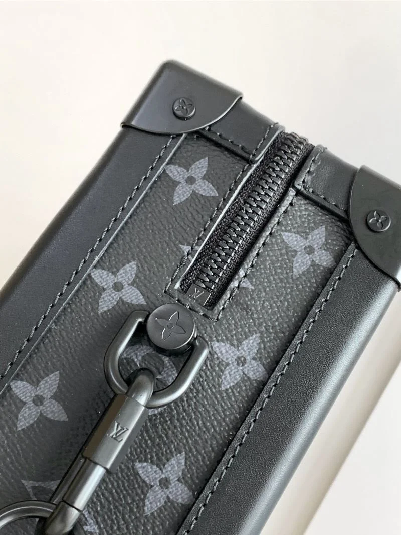 Breathable Louis Vuitton Box Bags 43044