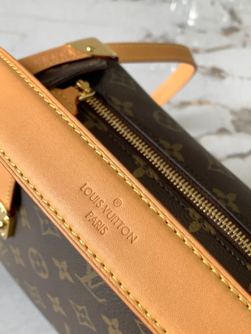 Unisex Louis Vuitton Box Bags 38938