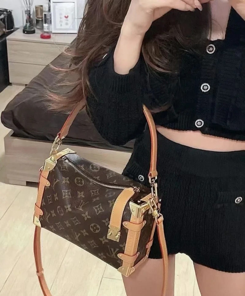 Unisex Louis Vuitton Box Bags 38938