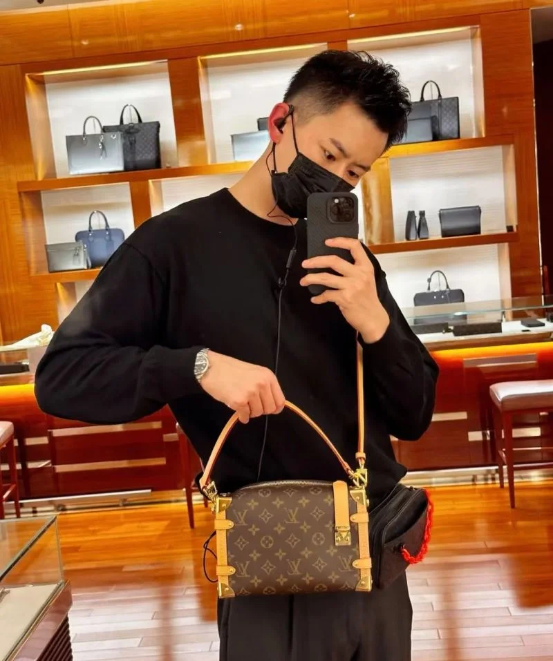 Unisex Louis Vuitton Box Bags 38938