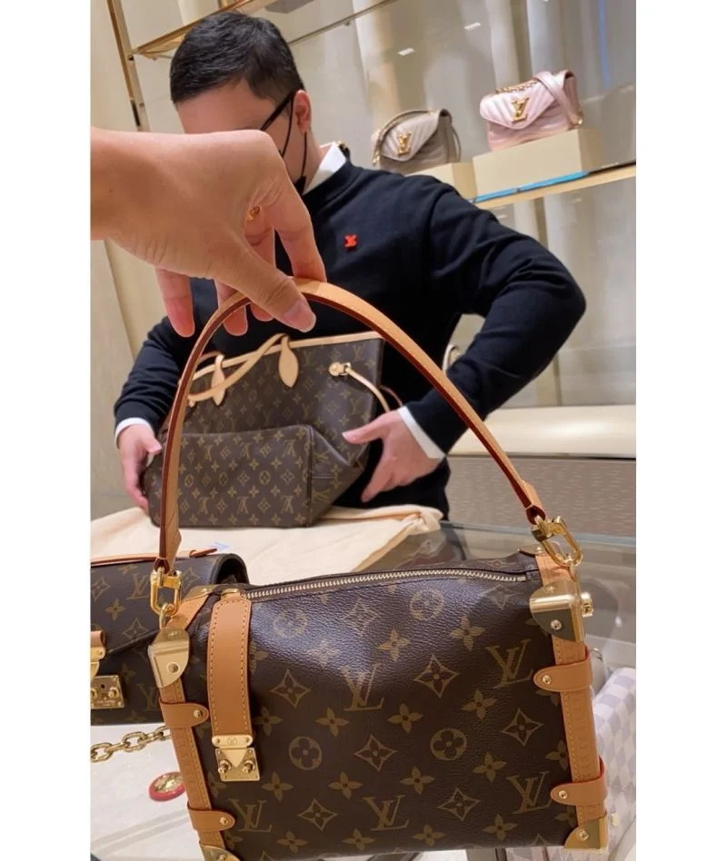 Unisex Louis Vuitton Box Bags 38938
