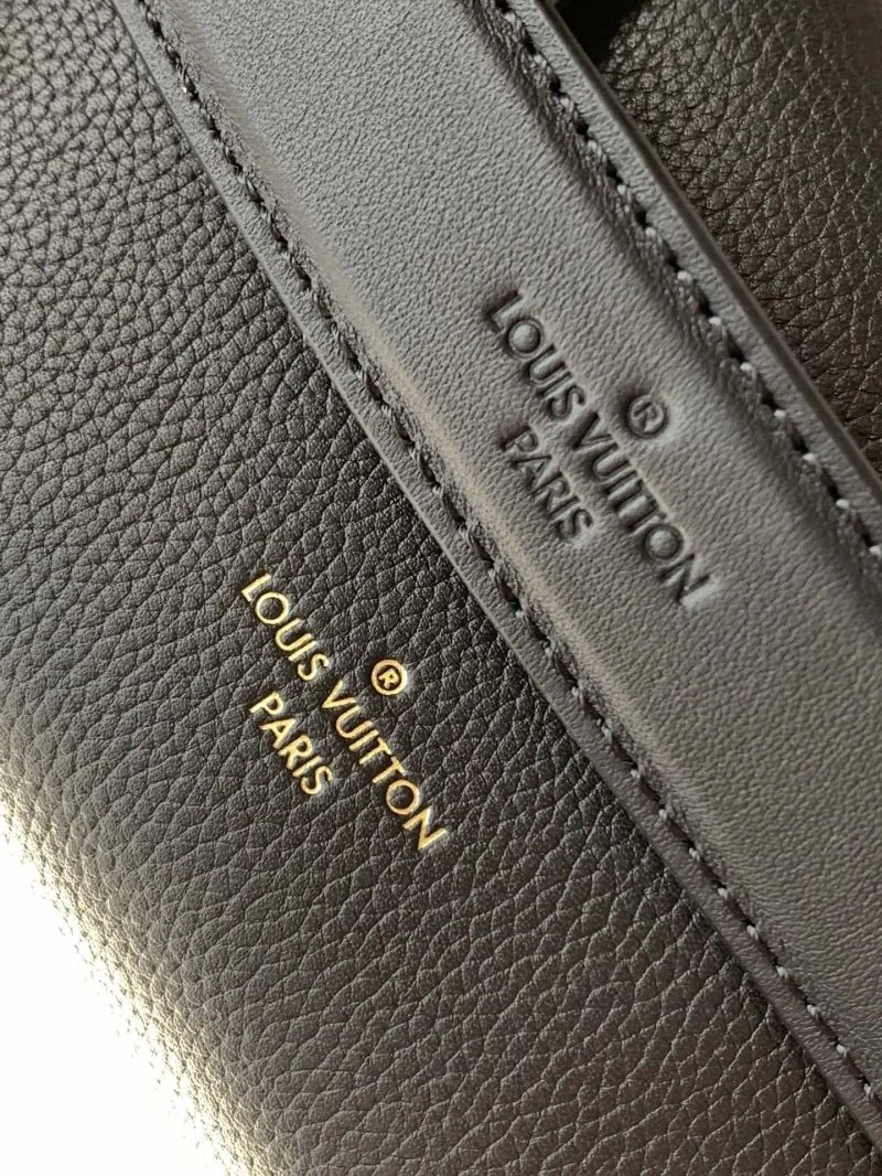 OdorResistant Louis Vuitton Box Bags 38935