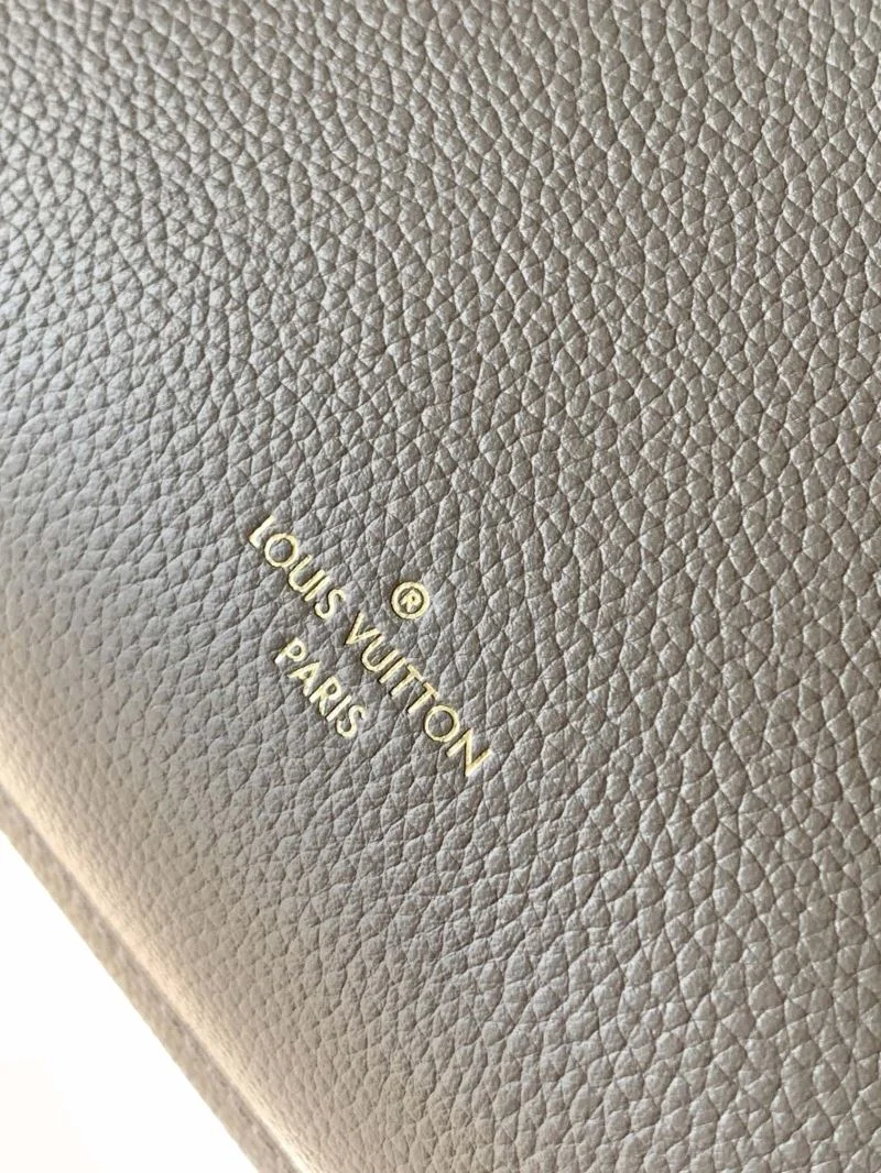 Louis Vuitton Box Bags Fashionable 38910