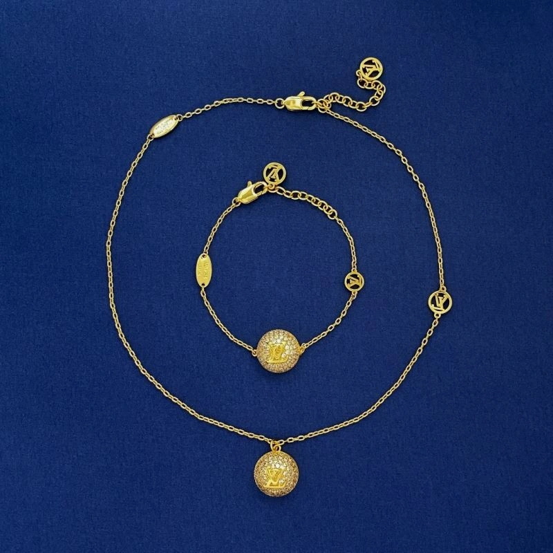 Bold Louis Vuitton Bracelets 251446