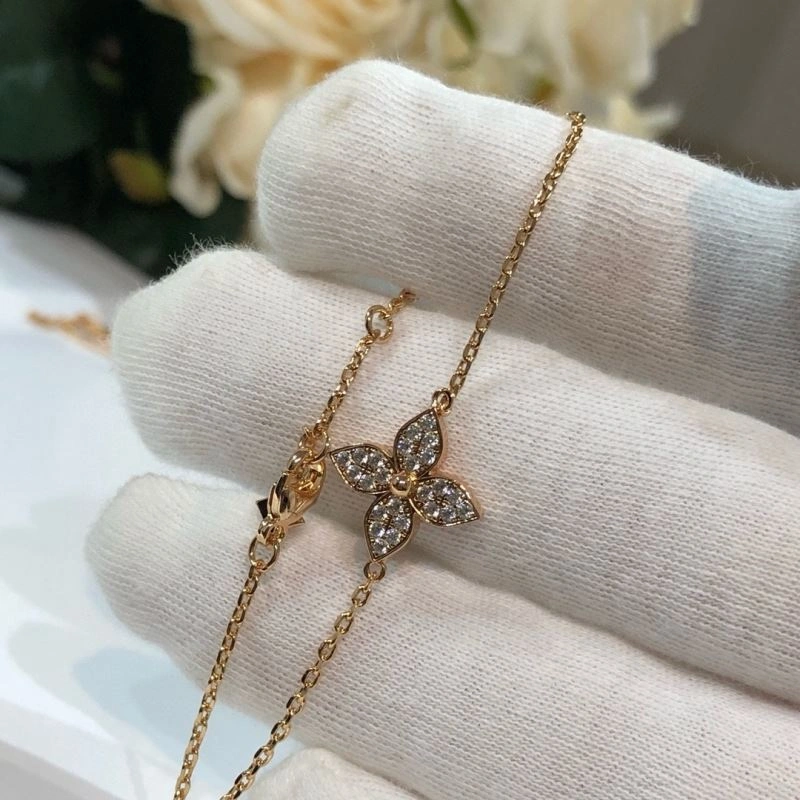 Minimalist Louis Vuitton Bracelets 251441