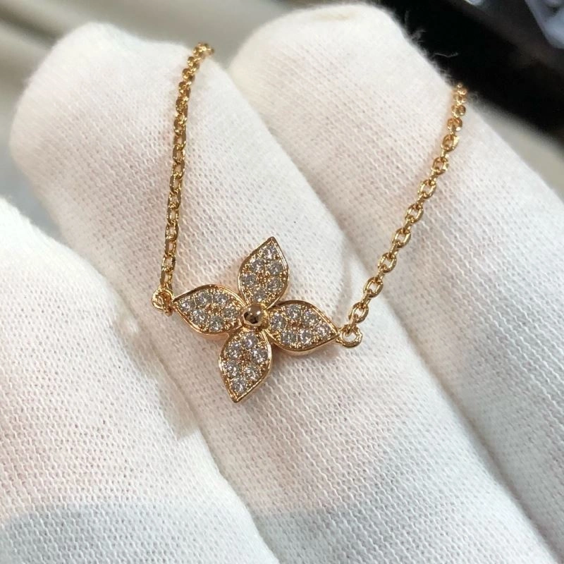 Minimalist Louis Vuitton Bracelets 251441