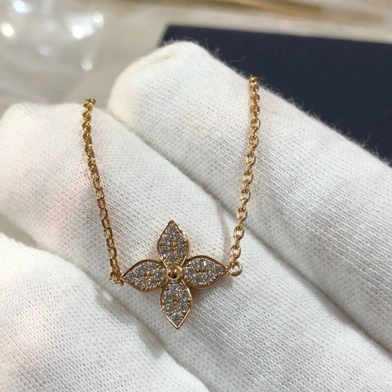 Minimalist Louis Vuitton Bracelets 251441