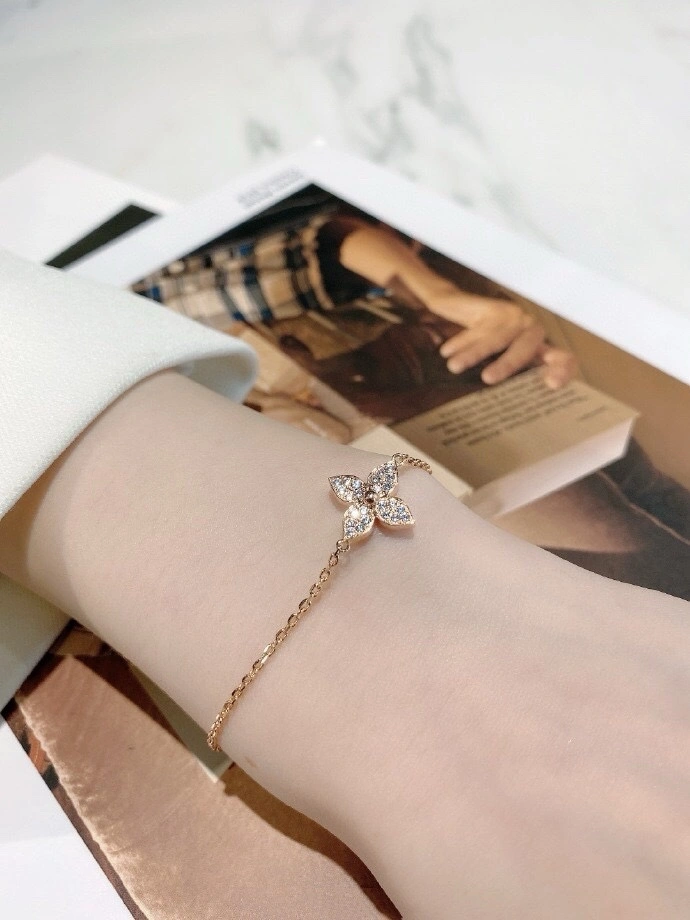 Minimalist Louis Vuitton Bracelets 251441