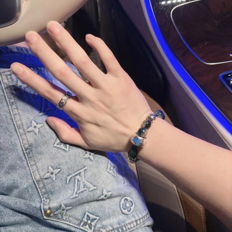 Premium Louis Vuitton Bracelets 251440
