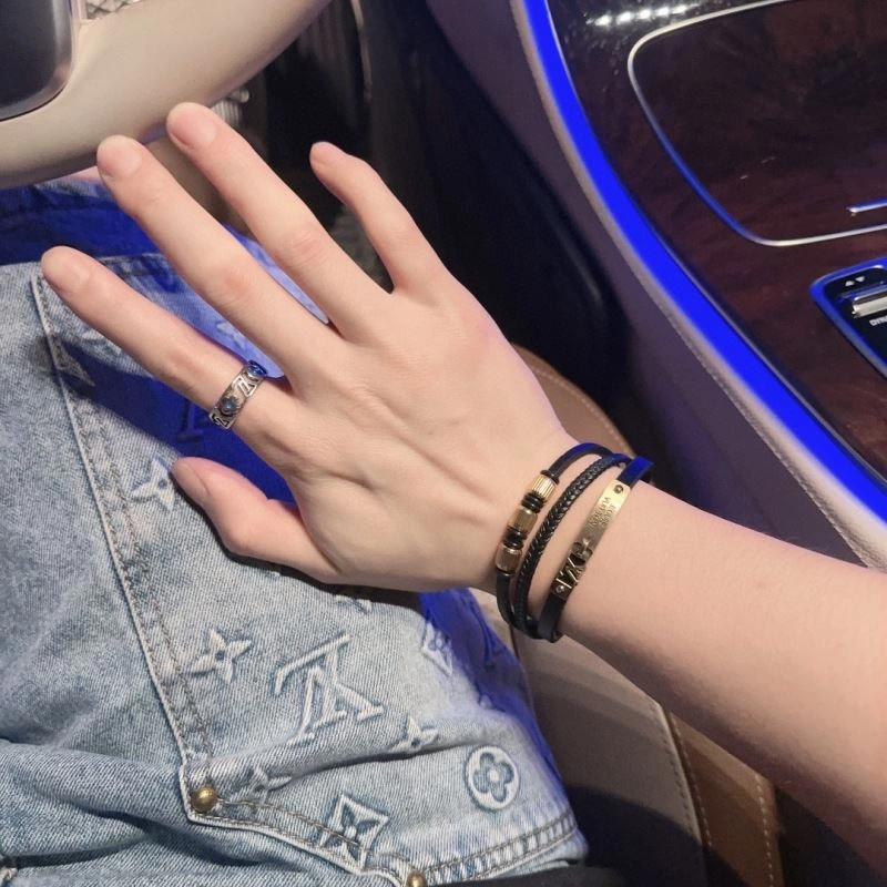 Louis Vuitton Bracelets Practical 251455