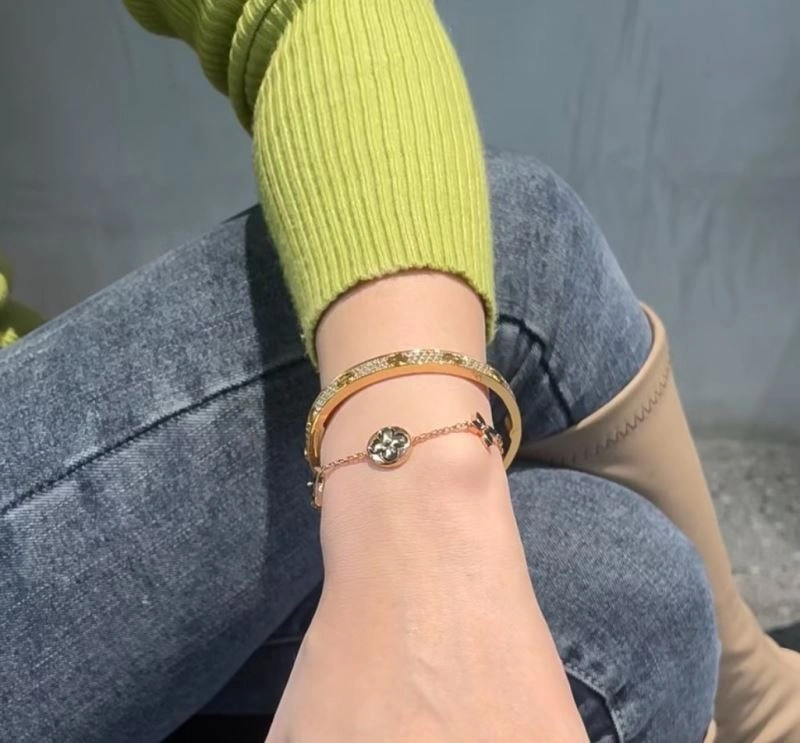 Unisex Louis Vuitton Bracelets 251450