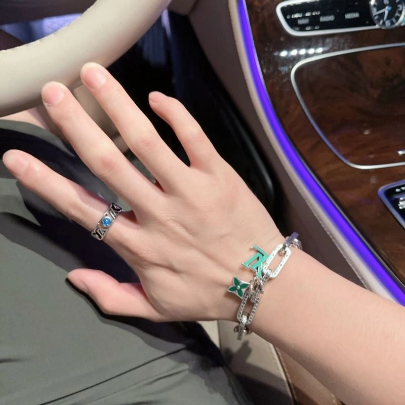Louis Vuitton Bracelets Stylish 251462