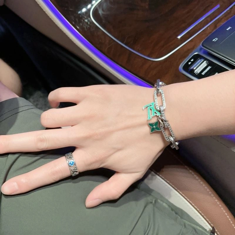 Louis Vuitton Bracelets Stylish 251462