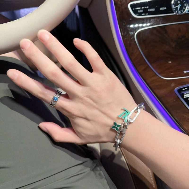 Louis Vuitton Bracelets Stylish 251462