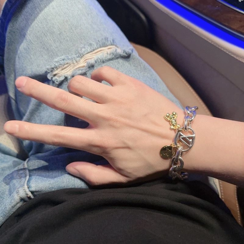 Louis Vuitton Bracelets Lightweight 251466