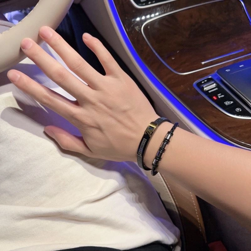 Louis Vuitton Bracelets Bold 251437