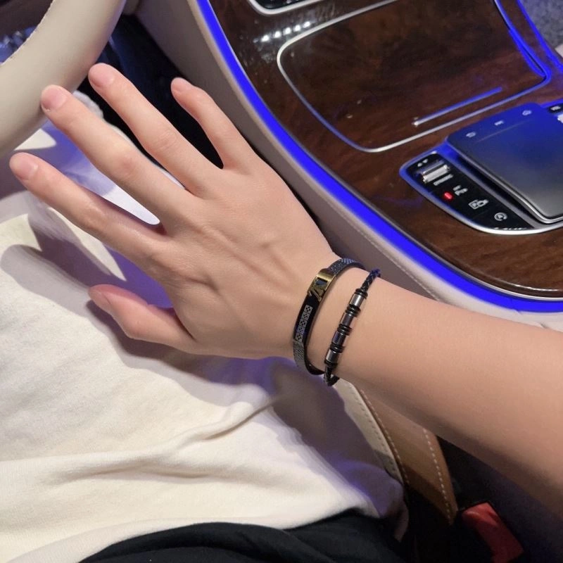 Louis Vuitton Bracelets Bold 251437