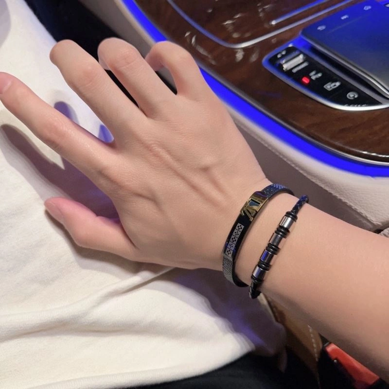 Louis Vuitton Bracelets Bold 251437